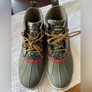 Eddie Bauer and The Great. Hunt Pac Mid Boot 8.5